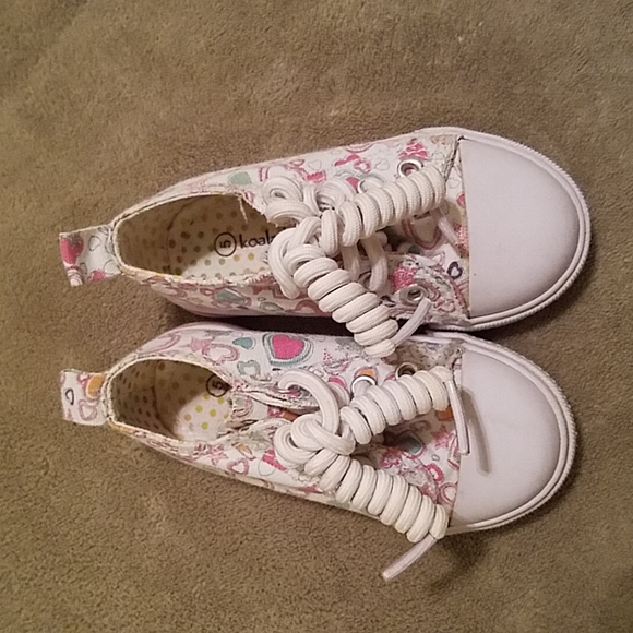 Koala kids baby size 5 sneakers white w/ fuschia and mint hearts & stars pattern - Picture 2 of 4